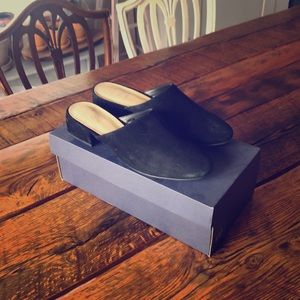 Gap Suede Mules EUC